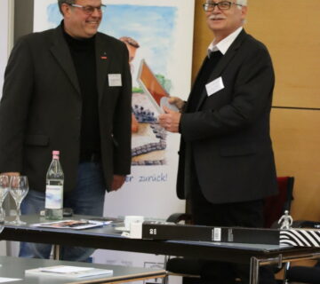 Übergabe der Urkunde